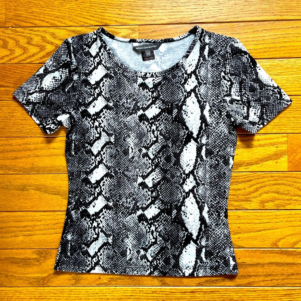 Snake print top